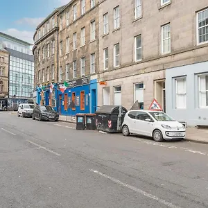 Contemporary 3 Bed City Centre - Ensuite Edinburgh